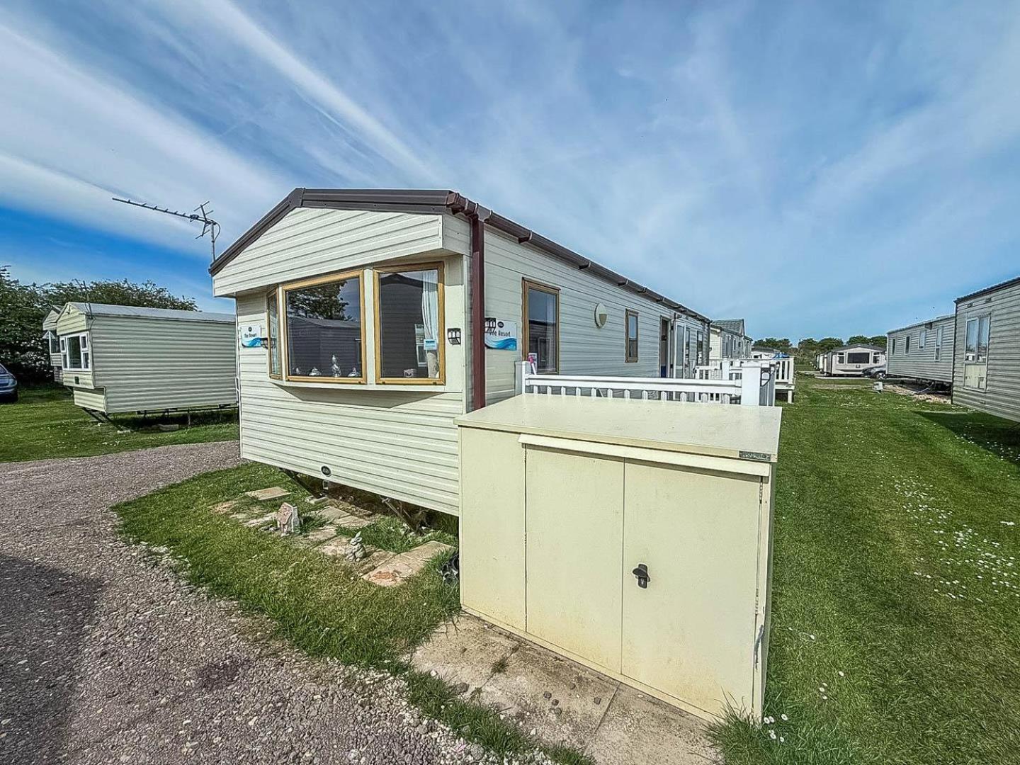 8 Berth Caravan With Decking At Sunnydale In Lincolnshire Ref 35087S Louth  Kültér fotó
